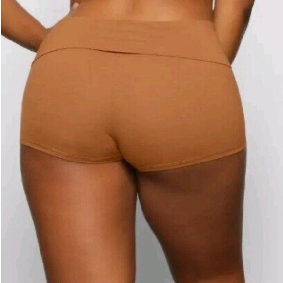 SKIMS Cover Up Fold Over Shorts size M - Picture 5 of 6